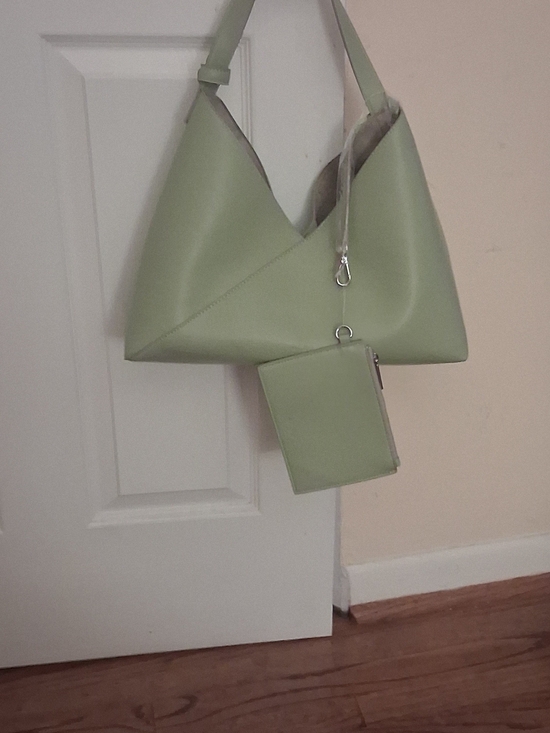 BCBGMAXAZRIA Green Leather Exterior Bags & Handbags for  BCBG MaxAzria Womens Green Leather HoboBag with Removable Wristlet New